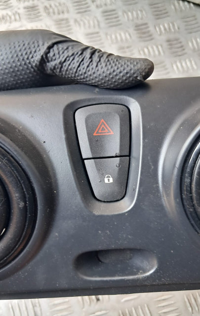 Buton avarie 252905668R Dacia Dokker [facelift] [2017 - 2020] Compactvan Stepway Motor 1.5 DCI Adblu...