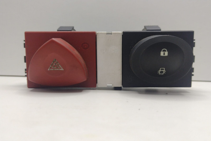 Buton Avarie 8200095493 Renault Megane 2 [2002 - 2006]