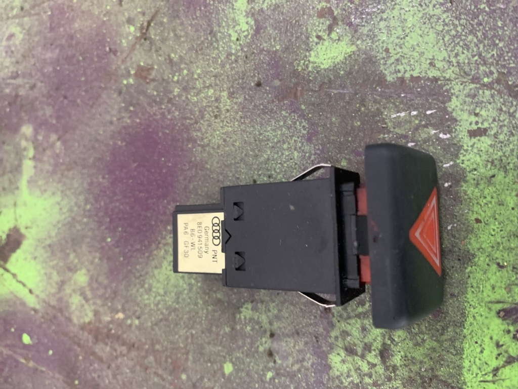 Buton avarie Audi A4 B7 [2004 - 2008] Avant wagon 5-usi 2.0 multitronic (131 hp) 2.0 - ALT