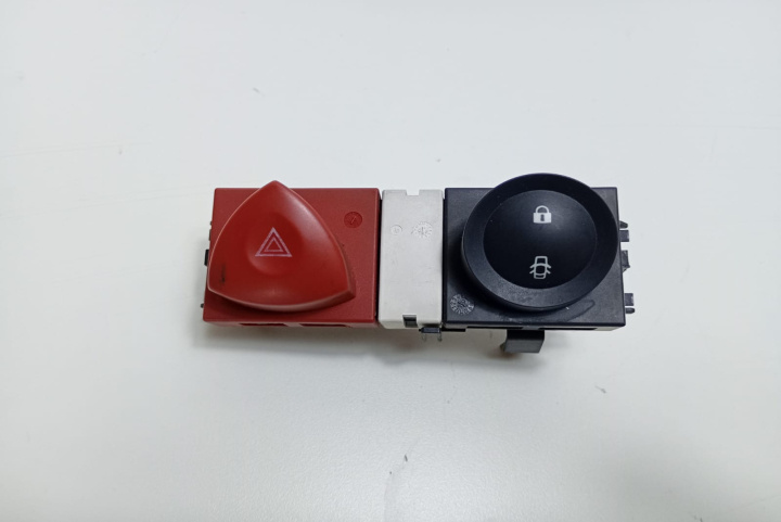 Buton avarie / blocare usi 8200407415 Renault Megane 2 [2002 - 2006]