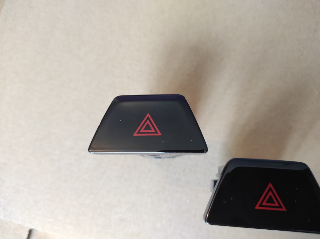 Buton avarie BMW G30, G31, G11, G12, M5 F90 (2017-2023) cod 6131 6993046
