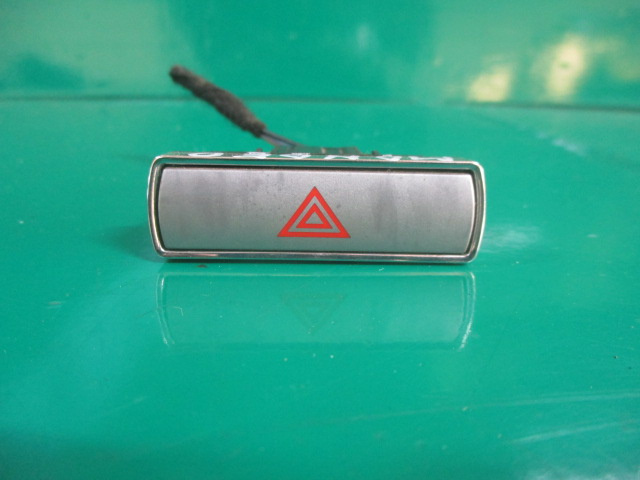 BUTON AVARIE COD 4S7T13A350AB FORD MONDEO MK3 FAB. 2000 – 2007 ⭐⭐⭐⭐⭐