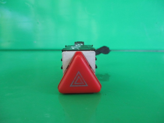 BUTON AVARIE COD 6Y0953235 + MUFA SKODA FABIA FAB. 1999 - 2008 ⭐⭐⭐⭐⭐