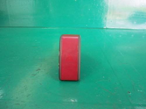 BUTON AVARIE COD 9164141 OPEL CORSA C FAB. 2000 – 2009 ⭐⭐⭐⭐⭐