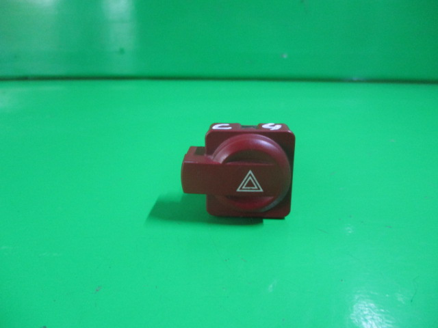 BUTON AVARIE COD 96480877KR CITROEN C4 FAB. 2004 – 2011 ⭐⭐⭐⭐⭐