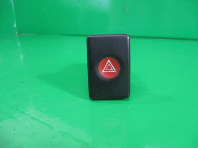 BUTON AVARIE DACIA LOGAN FAB. 2004 – 2012 ⭐⭐⭐⭐⭐