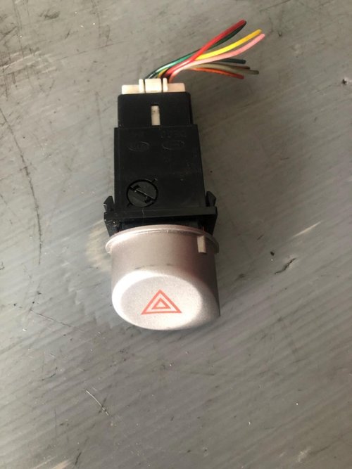 Buton avarie hyundai i20 93750-1j100ux 93750-1j100