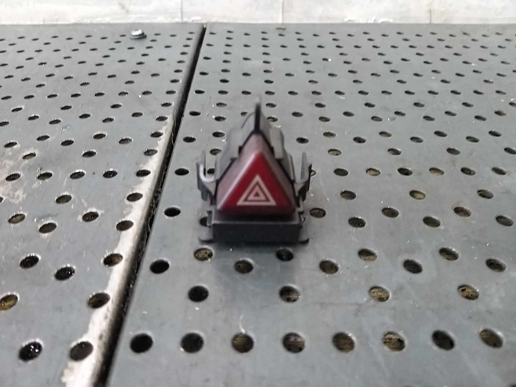 Buton avarie mercedes b class w245 1698207410