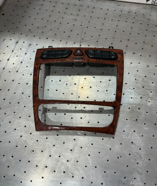 Buton avarie Mercedes-Benz C-Class W203/S203/CL203 [2000 - 2004] Sedan 4-usi C220 CDI MT (143 hp)