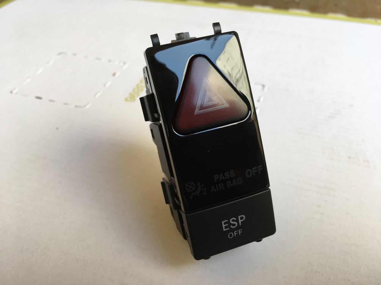 Buton avarie - Mercedes W204 ( 07' - 11' )  A2048706658