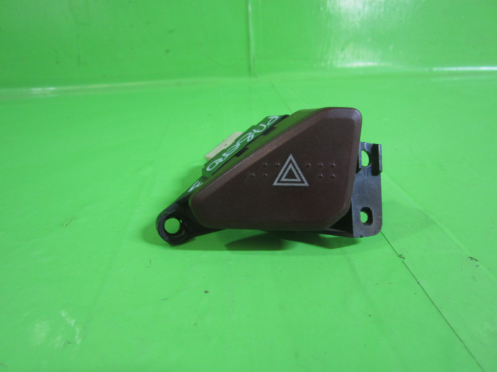 BUTON AVARIE MITSUBISHI PAJERO SHOGUN III 4X4 FAB. 1999 – 2007 ⭐⭐⭐⭐⭐