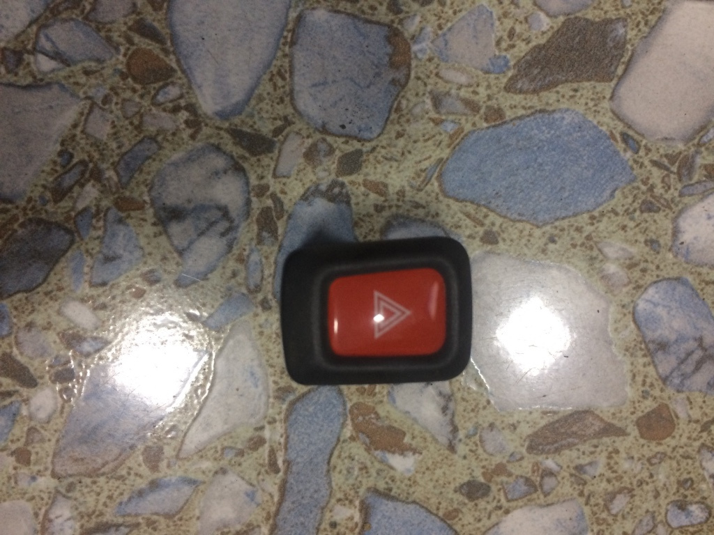 Buton avarie Nissan Almera N16 [2000 - 2003] Hatchback 3-usi 2.2 D MT (110 hp) II (N16)