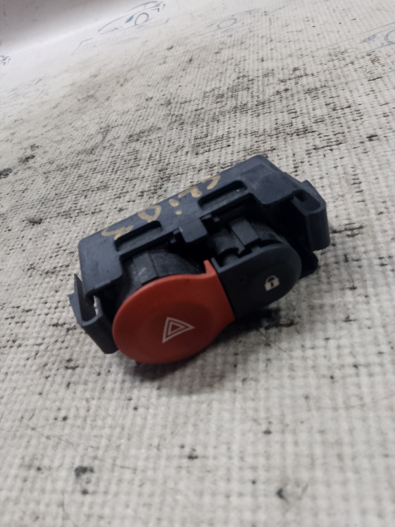 Buton avarie Renault Clio 3 2011, 8200216896A
