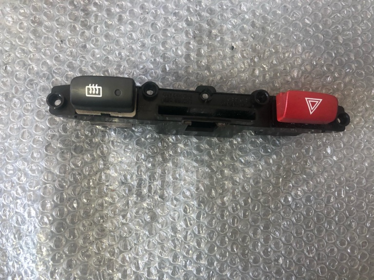 Buton avarie si dezaburire kia rio 93700-1g000