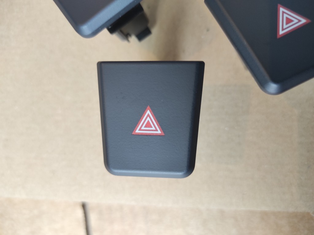 Buton avarie TOYOTA C-HR AX20 (2023-2026) cod 84332-F4100