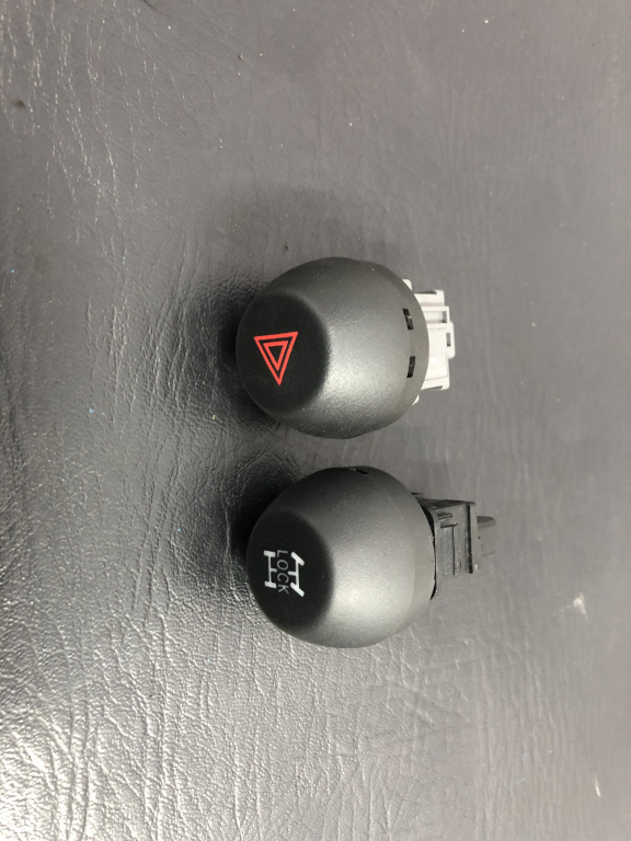 Buton avarie Toyota RAV 4 D4D 2.2 177 cp Manual sedan 2007 (15B060 15B116)