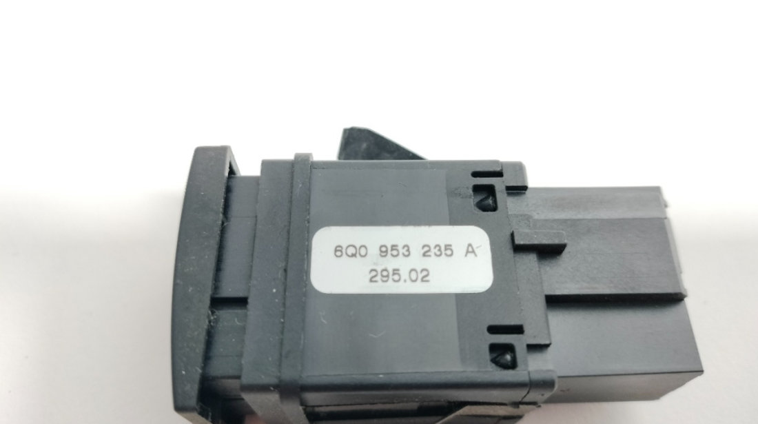 Buton avarie VOLKSWAGEN POLO (9N_) [ 2001 - 2012 ] 16V (AUA, BBY, BKY) 55KW|75HP VAG OEM 6Q0953235A