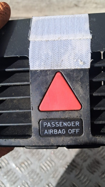 Buton avarii 2.0 TDI VW Touran an 2004