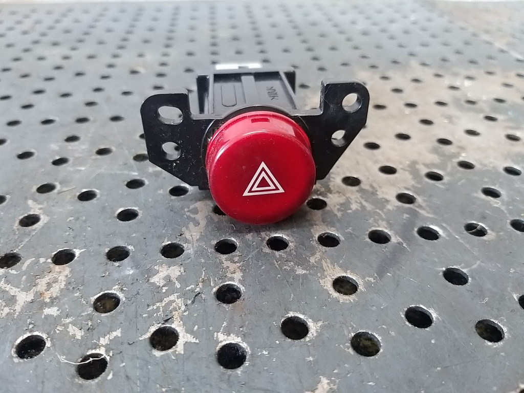 Buton avarii mitsubishi outlander 1