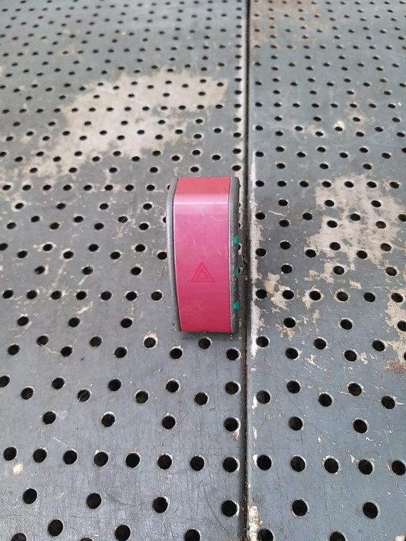 Buton avarii opel corsa c x01 0524119
