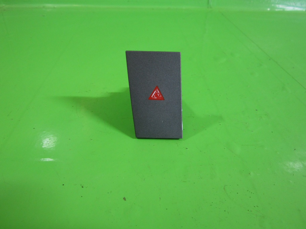 BUTON AVARII OPEL VECTRA C FAB. 2002 – 2009 ⭐⭐⭐⭐⭐