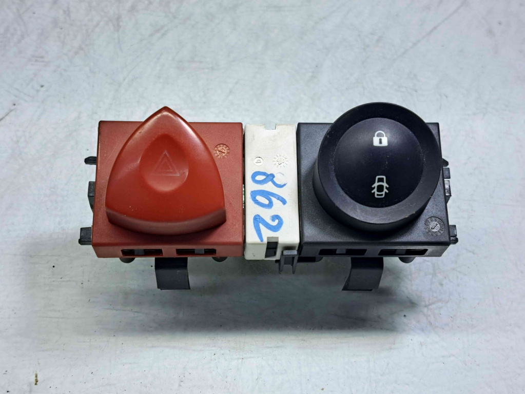 Buton avarii Renault Megane 2 [Fabr 2002-2008] 8200407415