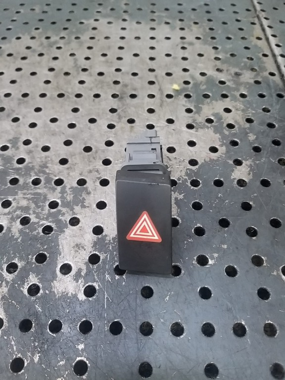 Buton avarii toyota verso r2