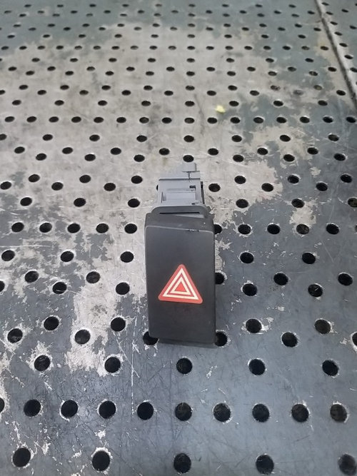 Buton avarii toyota verso r2
