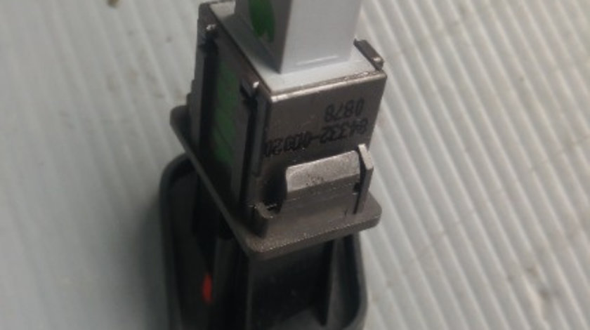 Buton avarii toyota yaris p9 2005-2014 84332-0d020