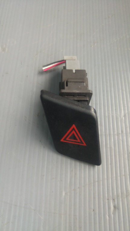 Buton avarii toyota yaris p9 2005-2014 84332-0d020