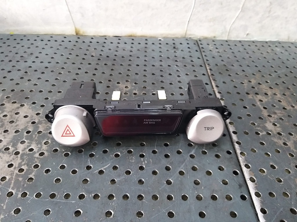 Buton avarii trip display hyundai i20 93770-1j100