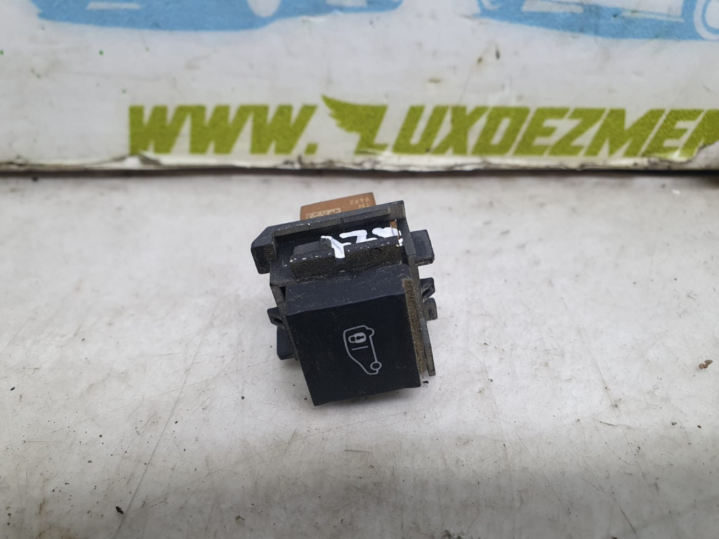Buton blocare deblocare 9817735977 Opel Combo E [2018 - 2019] Compactvan 1.5 D15DT
