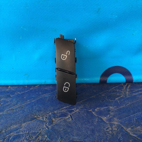 Buton blocare deblocare usi fata stanga Mercedes E Class W212 2009-2016 COD A2049058402