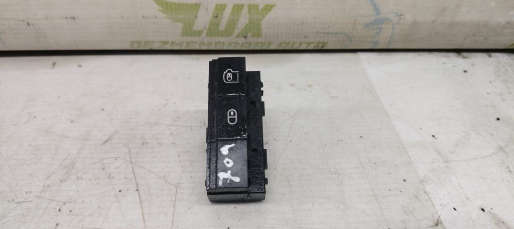 Buton blocare usi 14002456xt Toyota ProAce [2013 - 2016] 1.6 d4-d 3WZ-TV