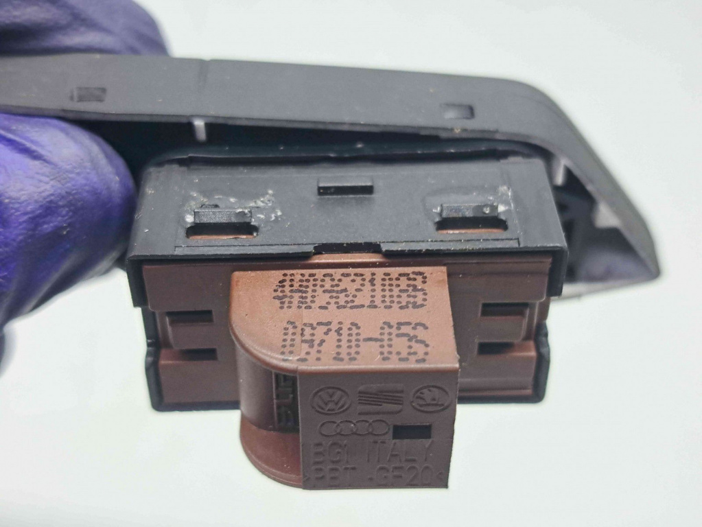 Buton blocare usi Audi A8 (4H) [Fabr 2010-2017] 4H0962108B