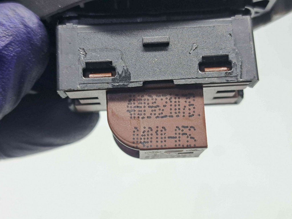 Buton blocare usi Audi A8 (4H) [Fabr 2010-2017] 4H0962107B