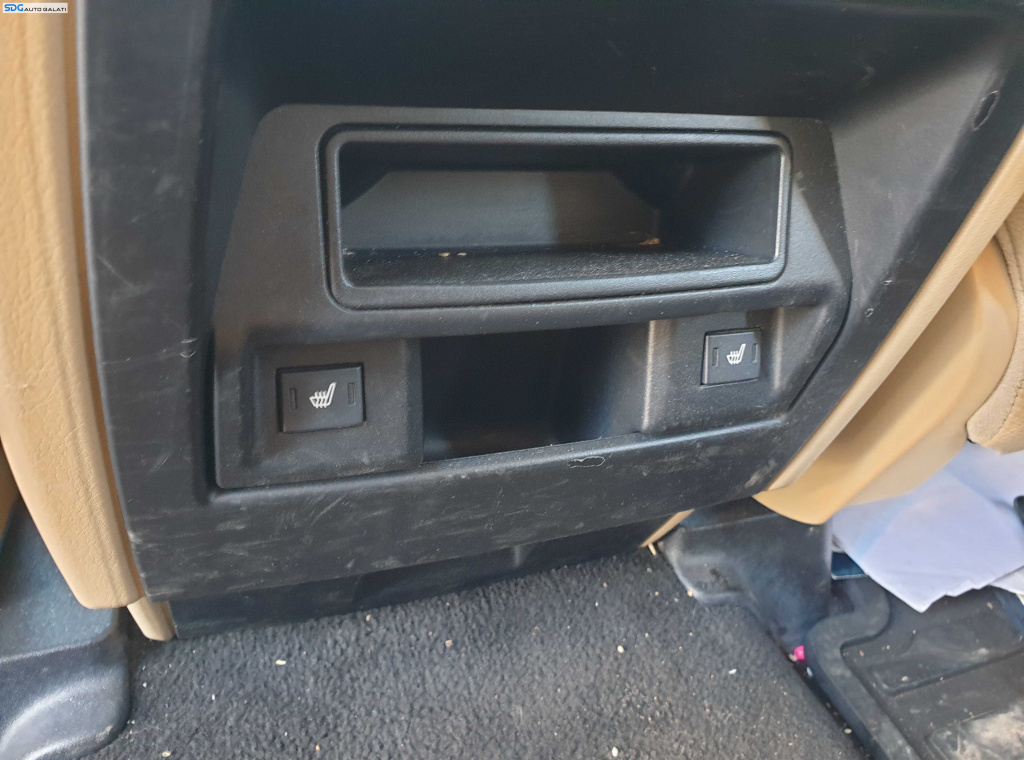 Buton Butoane Incalzire in Bancheta Spate din Consola Centrala Land Rover Range Rover Sport L320 2005 - 2009 [K4447]