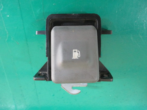 BUTON / CLAPETA DESCHIDERE USITA REZERVOR COD 84437-H1600 HYUNDAI TERRACAN FAB. 2001 – 2006 ⭐⭐...