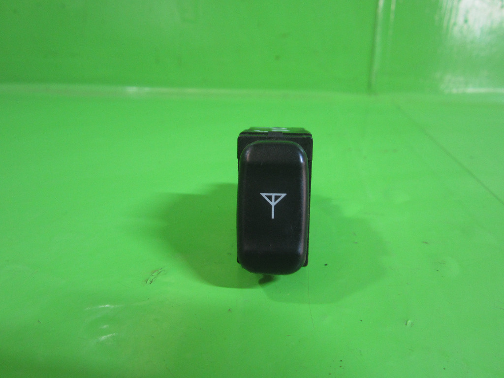 BUTON / COMANDA ANTENA RADIO ELECTRICA MITSUBISHI PAJERO SHOGUN III 4X4 FAB. 1999 – 2007 ⭐⭐⭐⭐⭐