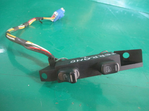 BUTON / COMANDA DESCHIDERE - BLOCARE GEAM ELECTRIC NISSAN TERRANO 2 4X4 FAB. 1999 - 2007 ⭐⭐⭐...