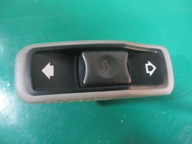 BUTON / COMANDA DESCHIDERE TRAPA MITSUBISHI PAJERO PININ FAB. 1999 – 2007 ⭐⭐⭐⭐⭐