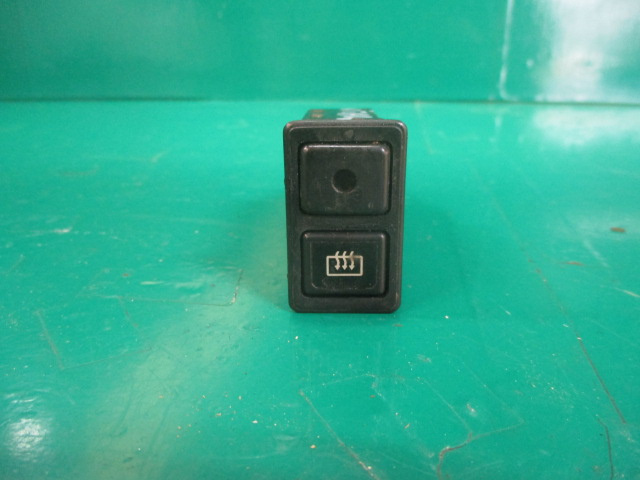 BUTON / COMANDA DEZABURIRE LUNETA SUZUKI VITARA 4x4 FAB. 1988 – 2002 ⭐⭐⭐⭐⭐