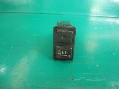 BUTON / COMANDA DEZABURIRE LUNETA SUZUKI VITARA 4x4 FAB. 1988 – 2002 ⭐⭐⭐⭐⭐
