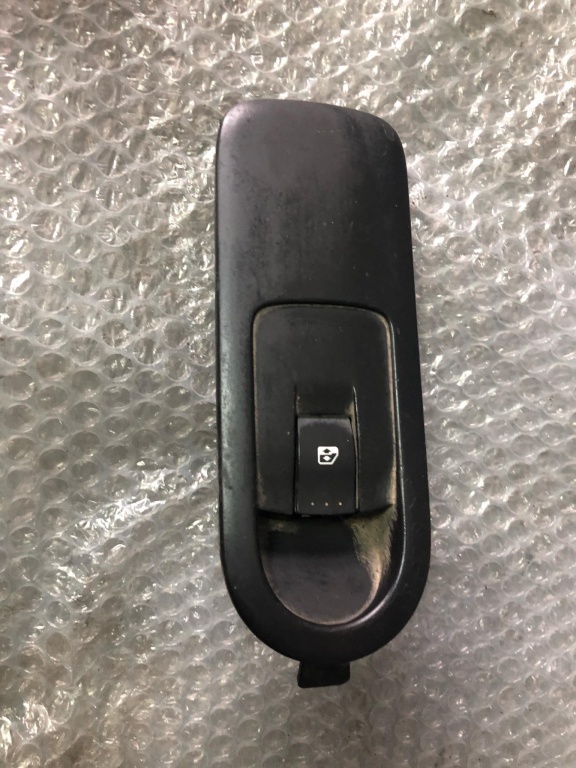 Buton comanda geam dreapta fata renault laguna 3 156013740
