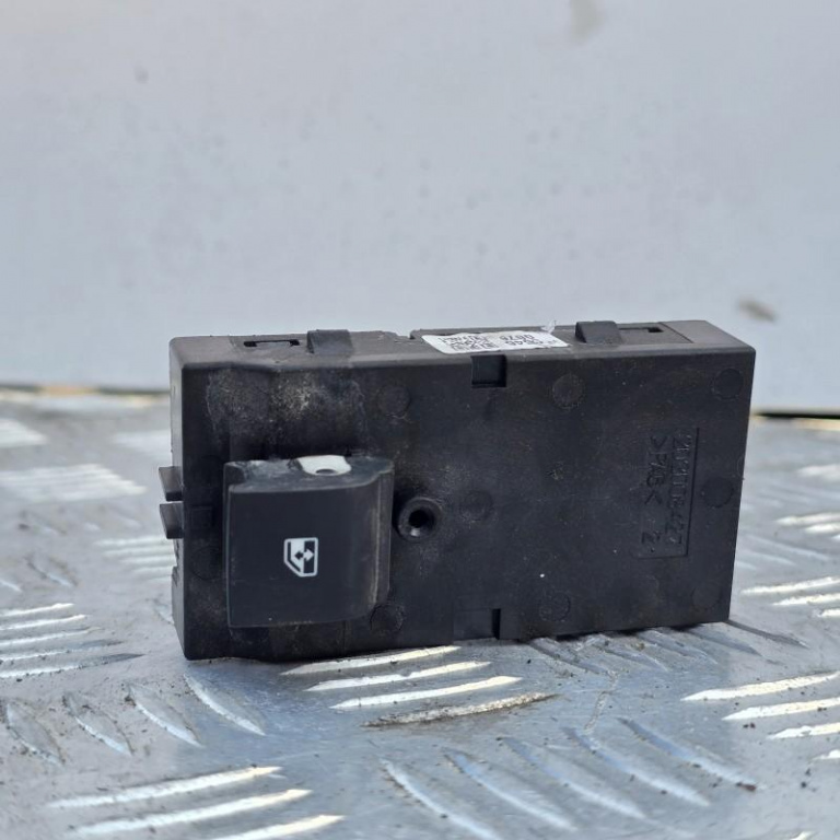 Buton comanda geam electric dreapta fata Chevrolet Aveo 2011-> T300 202008429