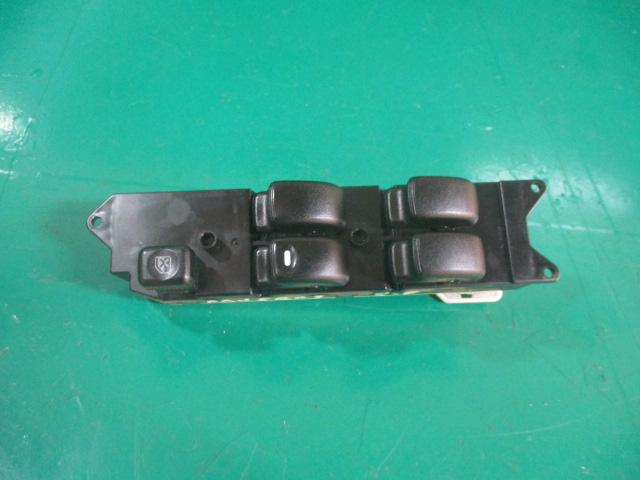 BUTON / COMANDA GEAM ELECTRIC STANGA FATA MITSUBISHI PAJERO SHOGUN III FAB. 1999 – 2007 ⭐⭐⭐⭐⭐