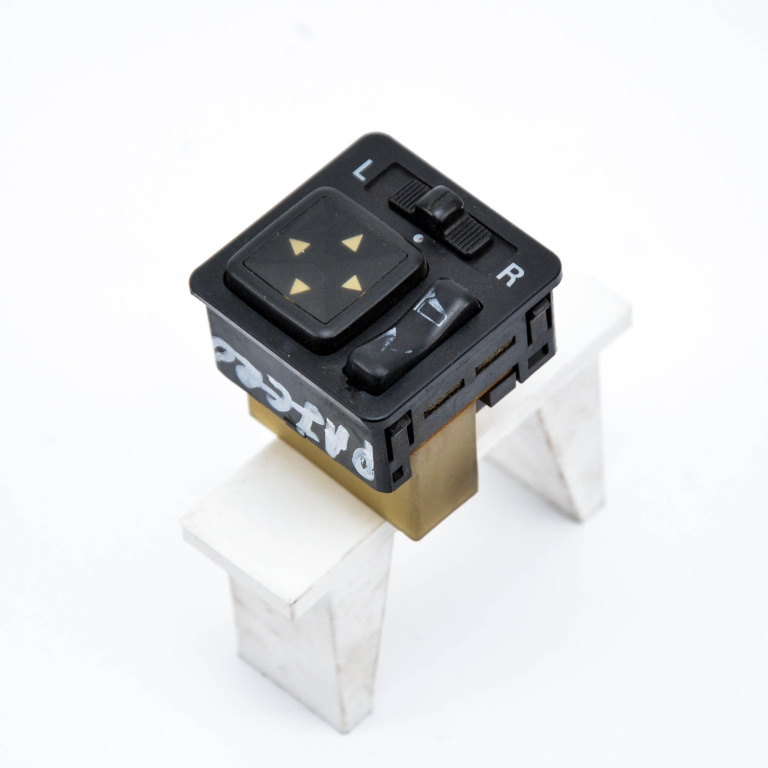 Buton Comanda Oglinzi / Comutator Reglaj Oglinda Mitsubishi PAJERO 2 (V20+) 1991 - 1999 Motorina 110013995