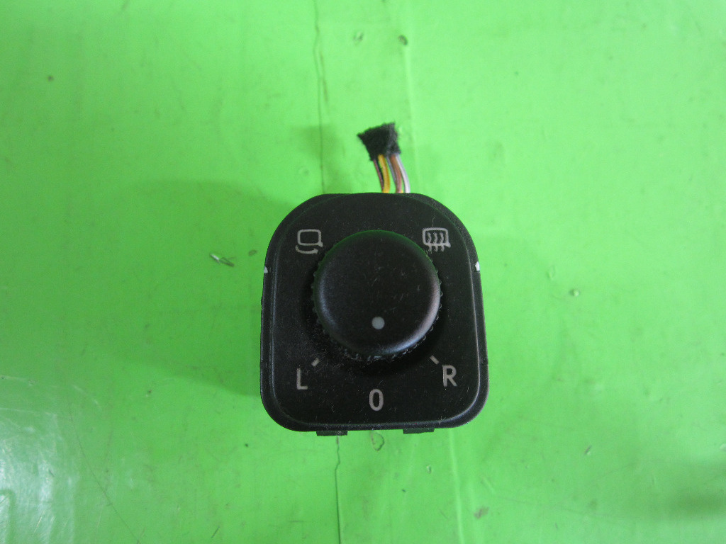 BUTON / COMANDA REGLAJ OGLINZI CU RABATARE VW GOLF 5 PLUS FAB. 2006 - 2009 ⭐⭐⭐⭐⭐