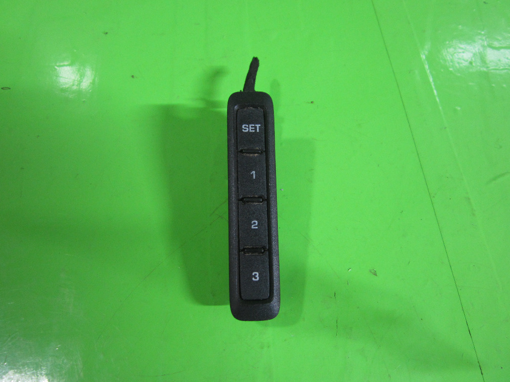 BUTON / COMANDA REGLAJ SCAUN ELECTRIC DREAPTA FATA SKODA OCTAVIA II FAB. 2004 - 2013 ⭐⭐⭐⭐⭐
