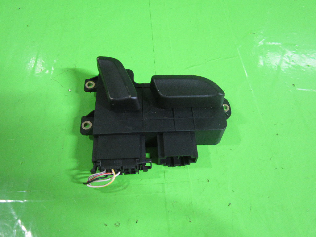 BUTON / COMANDA REGLAJ SCAUN ELECTRIC DREAPTA FATA SKODA OCTAVIA II FAB. 2004 - 2013 ⭐⭐⭐⭐⭐